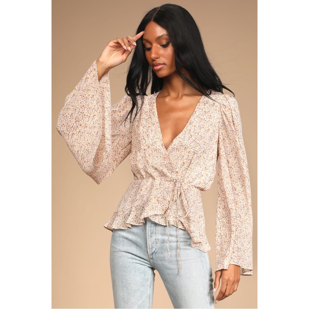 *FLAWED* Lulus Free Spirit at Heart Ivory Floral Print Bell Sleeve Top Sz Small.